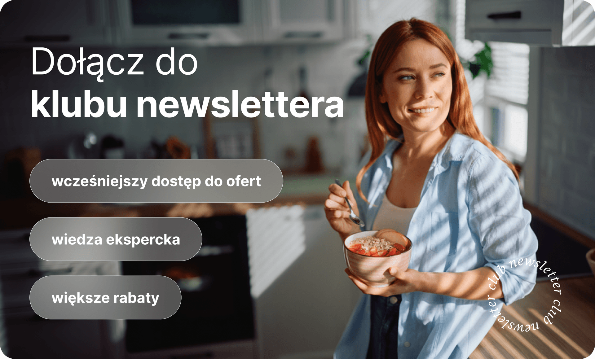 Zdjęcie zawiera tekst „Dołącz do klubu newslettera" oraz kobietę jedzącą owsiankę po badaniach krwi wykonanych w domu przez upacjenta.pl.